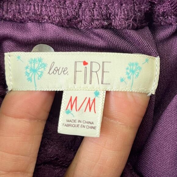 Quaker Lace Cold Shoulder Love, Fire Medium Layered Blouse Purple Love, Fire - Picture 4 of 8